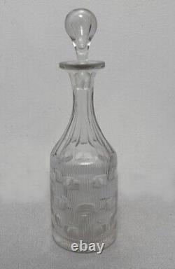 Early 19th century English blown and cut glass decanter with teardrop stopper